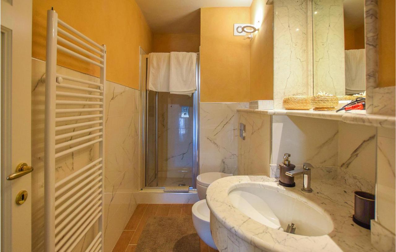 5 Bedroom Amazing Home In Fabbiano Fabbiano  Zewnętrze zdjęcie