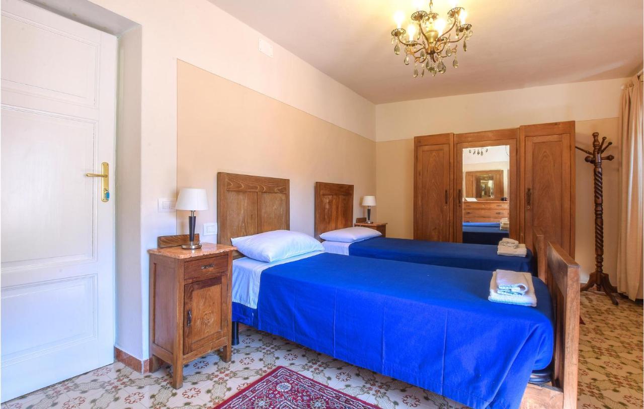 5 Bedroom Amazing Home In Fabbiano Fabbiano  Zewnętrze zdjęcie