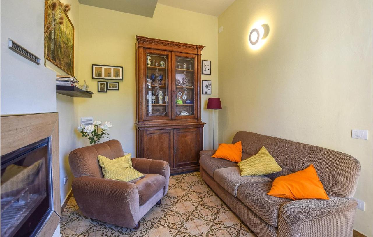 5 Bedroom Amazing Home In Fabbiano Fabbiano  Zewnętrze zdjęcie
