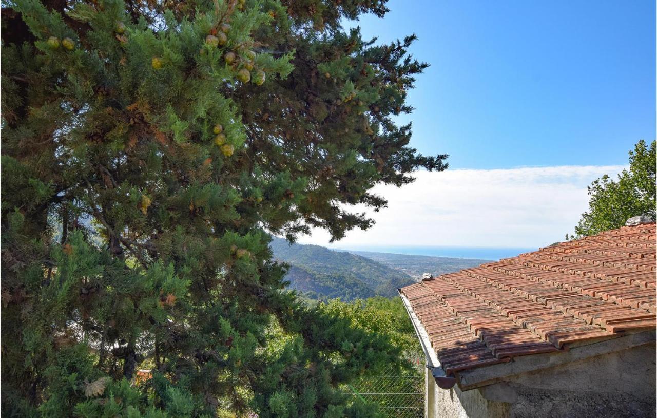 5 Bedroom Amazing Home In Fabbiano Fabbiano  Zewnętrze zdjęcie